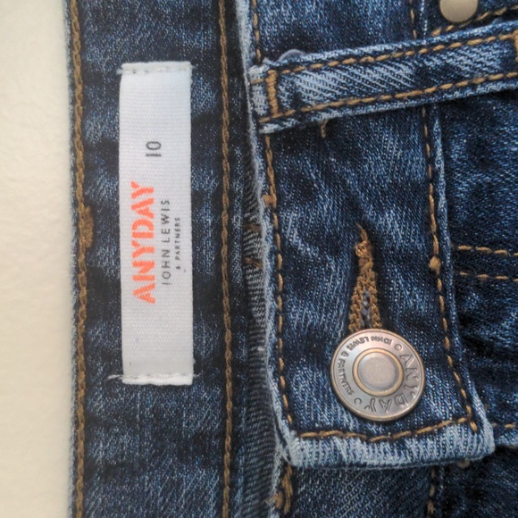 Wide legged denim jeans (US size 6) - Picture 3 of 3